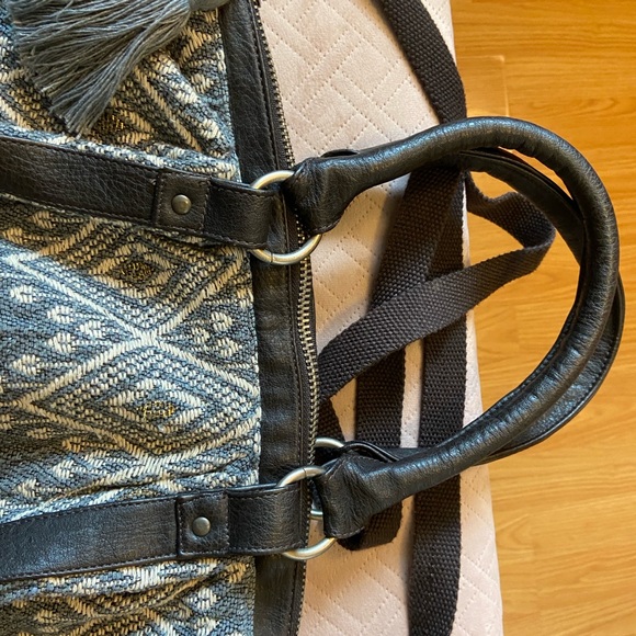 American Eagle cotton blend bag - blue with white & gold design/crotchet… - Picture 4 of 11